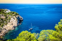 Cala Tarida in Ibiza-strand San Jose in de Balearen stock afbeelding Cala Tarida in Ibiza-strand San Jose in de Balearen stock afbeelding