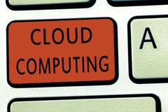 Calcul de nuage des textes d'écriture de Word Concept d'affaires pour l'usage un réseau des serveurs distants accueillis sur l'In images libres de droits Calcul de nuage des textes d'écriture de Word Concept d'affaires pour l'usage un réseau des serveurs distants accueillis sur l'In images libres de droits