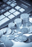 calculating finanser royaltyfria bilder calculating finanser royaltyfria bilder