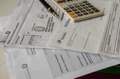 Calcule el impuesto imagen de archivo Calcule el impuesto imagen de archivo