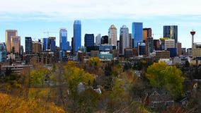 Calgary Kanada horisont i otta royaltyfria foton Calgary Kanada horisont i otta royaltyfria foton