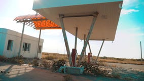 calle principal de América Ruta 66 vídeo de la cámara lenta del camino 66 de la crisis que aprovisiona de combustible Gasolinera metrajes calle principal de América Ruta 66 vídeo de la cámara lenta del camino 66 de la crisis que aprovisiona de combustible Gasolinera metrajes