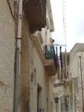 Calle típica en Lecce, Puglia, Italia meridional imagenes de archivo Calle típica en Lecce, Puglia, Italia meridional imagenes de archivo