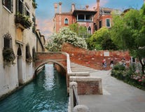 Calles y canales encantadores de Venecia, Italia fotografía de archivo libre de regalías Calles y canales encantadores de Venecia, Italia fotografía de archivo libre de regalías