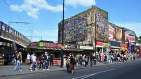 Camden-Straße in London, Vereinigtes Königreich lizenzfreies stockbild Camden-Straße in London, Vereinigtes Königreich lizenzfreies stockbild
