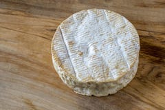 Camembert, queijo francês de Normandy fotografia de stock royalty free Camembert, queijo francês de Normandy fotografia de stock royalty free