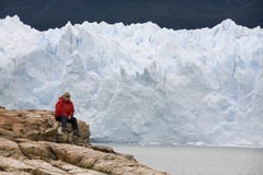 Caminhante - Perito Moreno Glacier - Patagonia - Argentina imagens de stock Caminhante - Perito Moreno Glacier - Patagonia - Argentina imagens de stock