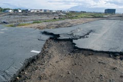 Camino dañado después del tsunami palu en el 28 de septiembre de 2018 fotos de archivo libres de regalías Camino dañado después del tsunami palu en el 28 de septiembre de 2018 fotos de archivo libres de regalías