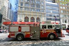 Camion de pompiers rouge à New York City Photo stock Camion de pompiers rouge à New York City Photo stock