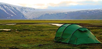 Campa n?ra den Hvitarnes kojan, Island arkivbilder Campa n?ra den Hvitarnes kojan, Island arkivbilder