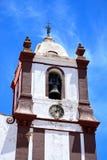 Campana de la catedral y torre de reloj, Silves, Portugal Imagen de archivo Campana de la catedral y torre de reloj, Silves, Portugal Imagen de archivo