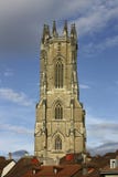 Campanario del Saint Nicolas y de la catedral de Trésor Fotografía de archivo libre de regalías Campanario del Saint Nicolas y de la catedral de Trésor Fotografía de archivo libre de regalías