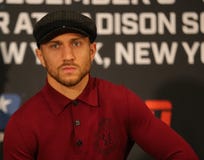 Campeão mundial de pouco peso Vasiliy Lomachenko durante a conferência de imprensa final antes da luta da unificação do título co imagem de stock royalty free Campeão mundial de pouco peso Vasiliy Lomachenko durante a conferência de imprensa final antes da luta da unificação do título co imagem de stock royalty free