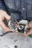Caméra cassée démontée dans le service électronique photos libres de droits Caméra cassée démontée dans le service électronique photos libres de droits