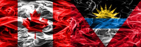 Canada contre des drapeaux de fumée de l'Antigua-et-Barbuda placés côte à côte C illustration libre de droits Canada contre des drapeaux de fumée de l'Antigua-et-Barbuda placés côte à côte C illustration libre de droits