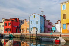 Canal de la isla de Burano fotos de archivo Canal de la isla de Burano fotos de archivo