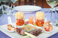 Canape för aptitretare för nötköttSatay steknål royaltyfri foto Canape för aptitretare för nötköttSatay steknål royaltyfri foto