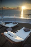 Canapés de Sun de bateau de croisière images libres de droits Canapés de Sun de bateau de croisière images libres de droits