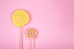 Candys на предпосылке стоковые фотографии rf Candys на предпосылке стоковые фотографии rf