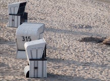 Canestri soli della spiaggia fotografie stock libere da diritti Canestri soli della spiaggia fotografie stock libere da diritti