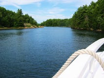 Canotage vers le haut du fleuve images stock Canotage vers le haut du fleuve images stock