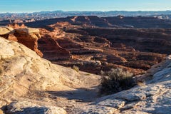 Canyonlands för väg för kant för Whitecrack område vit ö för nationell park- i himlen Utah royaltyfria bilder Canyonlands för väg för kant för Whitecrack område vit ö för nationell park- i himlen Utah royaltyfria bilder