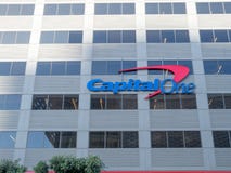 CapitalOne, finanzas y compañía de tarjeta de crédito, ubicación de la oficina adentro fotos de archivo CapitalOne, finanzas y compañía de tarjeta de crédito, ubicación de la oficina adentro fotos de archivo