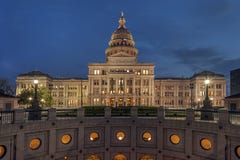Capitólio do estado de Texas na noite imagem de stock Capitólio do estado de Texas na noite imagem de stock