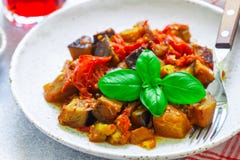 Caponata is een traditionele Siciliaanse schotel Stock Fotografie Caponata is een traditionele Siciliaanse schotel Stock Fotografie