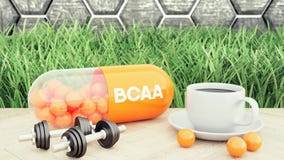 Capsiule del colágeno, dos pesas de gimnasia y una taza de café Nutrición del deporte para el ejemplo del levantamiento de pesas ilustración del vector Capsiule del colágeno, dos pesas de gimnasia y una taza de café Nutrición del deporte para el ejemplo del levantamiento de pesas ilustración del vector