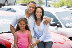 car family lot new στοκ εικόνα με δικαίωμα ελεύθερης χρήσης car family lot new στοκ εικόνα με δικαίωμα ελεύθερης χρήσης