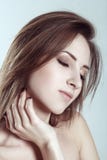 Cara bonita da mulher adulta nova com pele fresca limpa fotografia de stock Cara bonita da mulher adulta nova com pele fresca limpa fotografia de stock