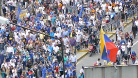 Caracas Venezuela circa la protesta 2017 para la libertad en Venezuela Muchedumbre grande Caracas Venezuela circa la protesta 2017 para la libertad en Venezuela Muchedumbre grande