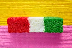 Caramelo mexicano de la bandera del coco rayado chredded fotografía de archivo Caramelo mexicano de la bandera del coco rayado chredded fotografía de archivo