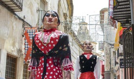 Caravaca de la Cruz, Espagne le 2 mai 2019 : D?fil? de Giants ? la festivit? Caballos del vino ou chevaux du vin images libres de droits Caravaca de la Cruz, Espagne le 2 mai 2019 : D?fil? de Giants ? la festivit? Caballos del vino ou chevaux du vin images libres de droits