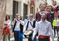 Caravaca de la Cruz, Espagne, le 2 mai 2019 : Fanfare dans le cort?ge ? la visibilit? directe Caballos Del Vino ou chevaux du vin photographie stock libre de droits Caravaca de la Cruz, Espagne, le 2 mai 2019 : Fanfare dans le cort?ge ? la visibilit? directe Caballos Del Vino ou chevaux du vin photographie stock libre de droits