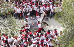 Caravaca de Λα Cruz, Ισπανία, στις 2 Μαΐου 2019: Ιππόδρομος Caballos Del Vino στοκ φωτογραφίες Caravaca de Λα Cruz, Ισπανία, στις 2 Μαΐου 2019: Ιππόδρομος Caballos Del Vino στοκ φωτογραφίες