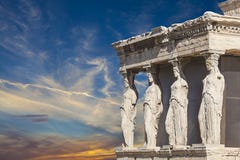 Cariatides dans Erechtheum photos libres de droits Cariatides dans Erechtheum photos libres de droits