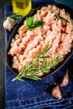 Carne di pollo tritata casalinga immagine stock libera da diritti Carne di pollo tritata casalinga immagine stock libera da diritti
