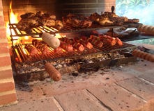 Carne na grade imagem de stock royalty free Carne na grade imagem de stock royalty free