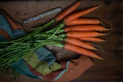 Carotte et couteau foreground image stock Carotte et couteau foreground image stock