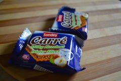 Carre Hazelnut Waffer Slice Royaltyfria Bilder Carre Hazelnut Waffer Slice Royaltyfria Bilder