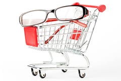 Carrello di acquisto con i vetri dell'occhio fotografie stock Carrello di acquisto con i vetri dell'occhio fotografie stock