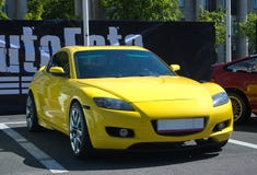 Carro de esportes amarelo imagem de stock Carro de esportes amarelo imagem de stock