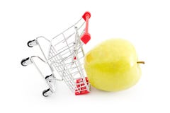 Carro de la compra con la manzana verde grande en blanco Frutas de compra del supermercado Compras completas del supermercado del Fotografía de archivo libre de regalías Carro de la compra con la manzana verde grande en blanco Frutas de compra del supermercado Compras completas del supermercado del Fotografía de archivo libre de regalías