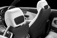 Carro luxuoso moderno para dentro Interior do carro moderno do prestígio Assentos de couro confortáveis Couro perfurado com backg foto de stock Carro luxuoso moderno para dentro Interior do carro moderno do prestígio Assentos de couro confortáveis Couro perfurado com backg foto de stock