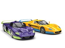 Carros super absolutamente surpreendentes do conceito roxo e amarelo com detalhes em cores complementares ilustração stock Carros super absolutamente surpreendentes do conceito roxo e amarelo com detalhes em cores complementares ilustração stock