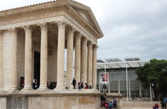 Carré d' Konst- och romaretempel, Nîmes, Frankrike royaltyfri fotografi Carré d' Konst- och romaretempel, Nîmes, Frankrike royaltyfri fotografi
