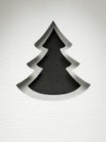 Carta monocromatica d'annata di progettazione di taglio della carta dell'albero di Natale fotografia stock libera da diritti Carta monocromatica d'annata di progettazione di taglio della carta dell'albero di Natale fotografia stock libera da diritti