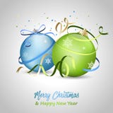 Carte de voeux de Joyeux Noël et de bonne année avec les babioles, l'arc, les flocons de neige et les rubans bleus et verts illustration stock Carte de voeux de Joyeux Noël et de bonne année avec les babioles, l'arc, les flocons de neige et les rubans bleus et verts illustration stock